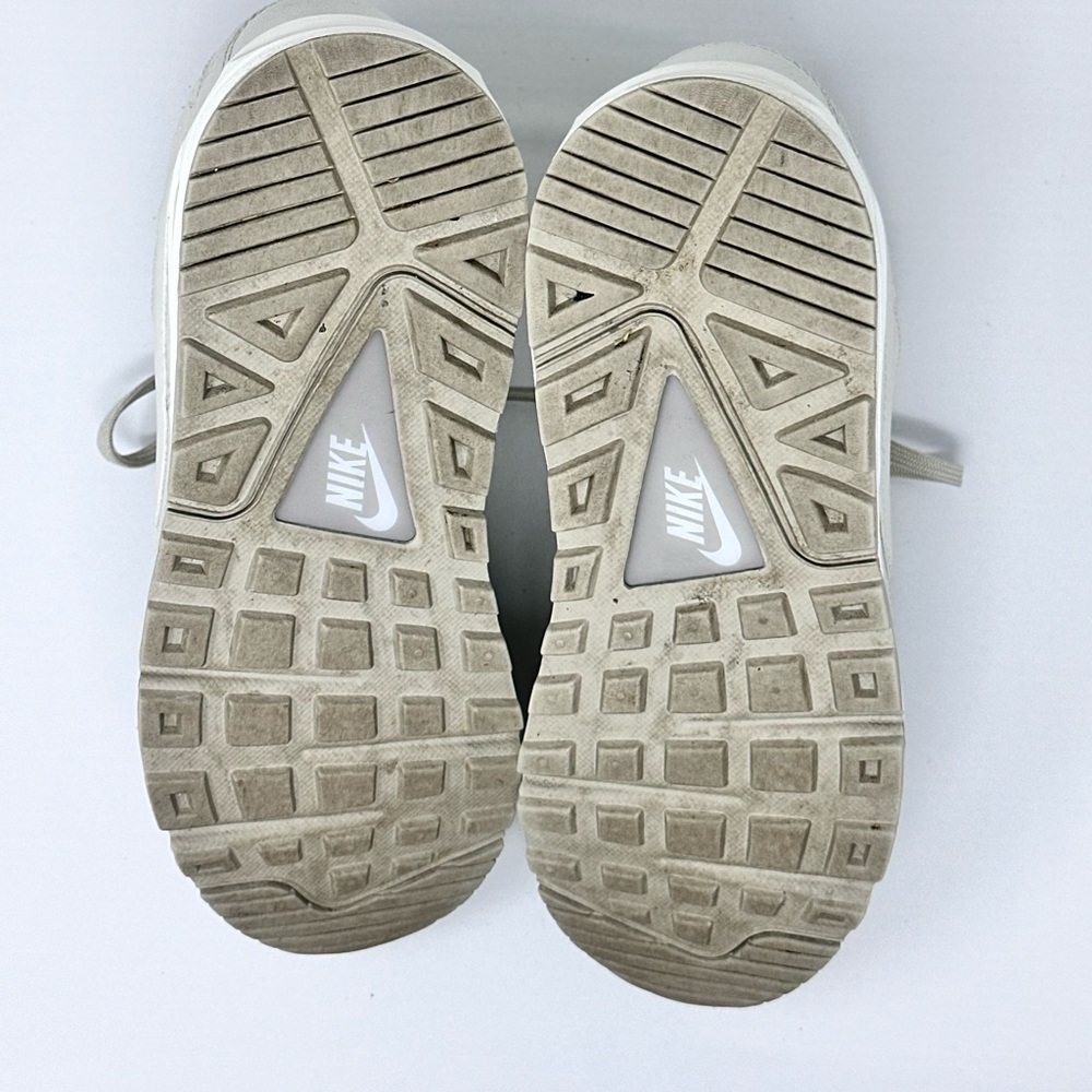 Women’s Nike Air Max Light Gray Athletic Shoes size 7.5 - Picture 4 of 9